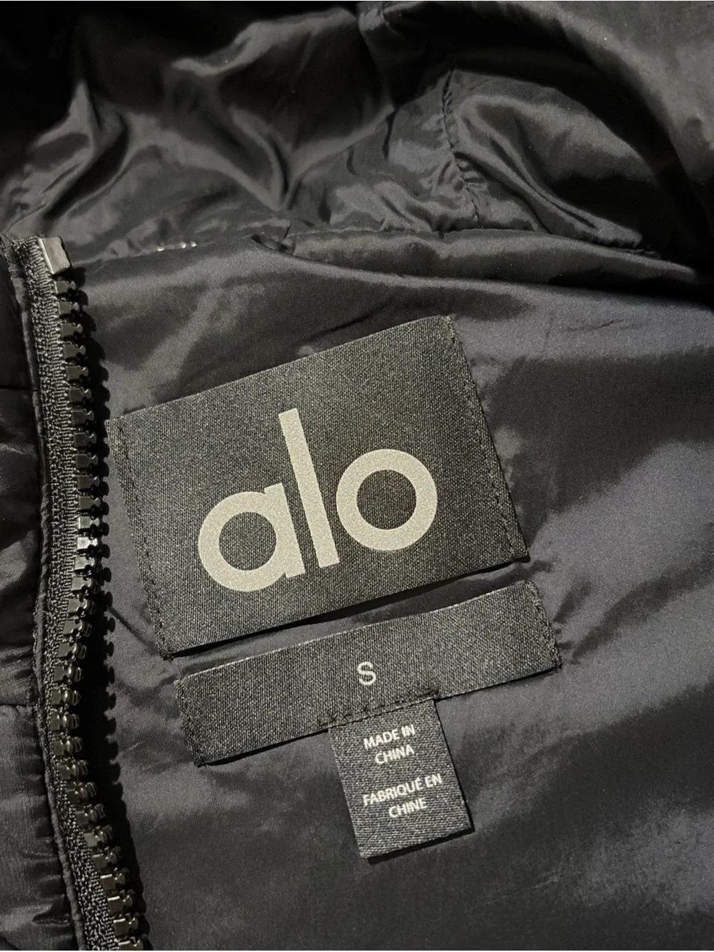 ALO YOGA Snowrider Women's Black Cropped Sleeveless Hooded Puffer Top Size S